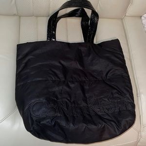 Calvin Klein insulated magnetic closure tote